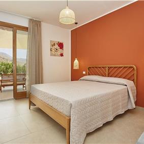 4 bedroom villa with pool, Castellammare del Golfo, sleeps 8-9